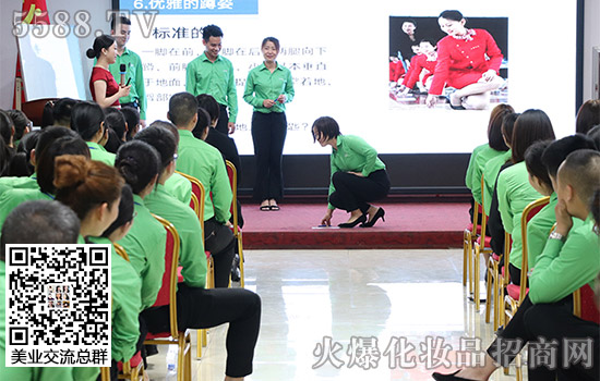 火爆網(wǎng)職場(chǎng)商務(wù)禮儀培訓(xùn) 火爆網(wǎng)職場(chǎng)商務(wù)禮儀培訓(xùn)