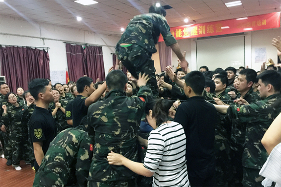 成功路上充滿荊棘，團(tuán)結(jié)一心，終讓我們所向披靡！