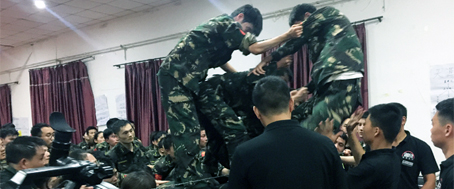 不拋棄，不放棄，全力以赴火爆人，凝聚一心戰(zhàn)佳績(jī)！