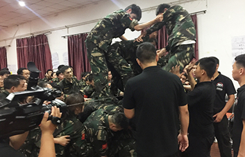 為家人，再累，我們也要堅持到底！