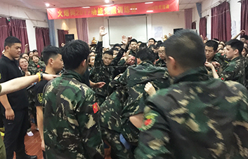 險(xiǎn)阻再高，高不過(guò)我們的斗志！