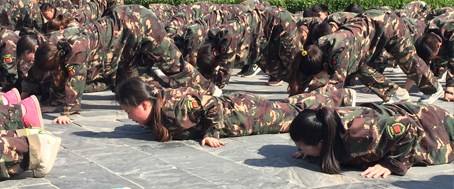 一人犯錯(cuò)全體受罰，這就是團(tuán)隊(duì)精神！