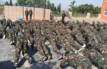 遵守承諾，穿上迷彩我們就是軍人！