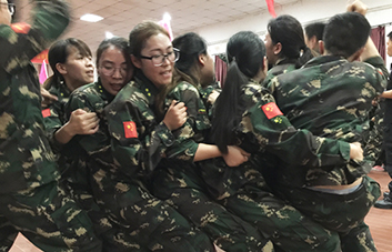 身體的疲憊，我們能夠堅(jiān)持，只因?yàn)閴?mèng)想和希望在前方！