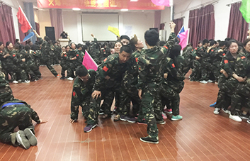 共同的目標(biāo)，共同的夢(mèng)想，可以使火爆家人產(chǎn)生忍受一切的力量！