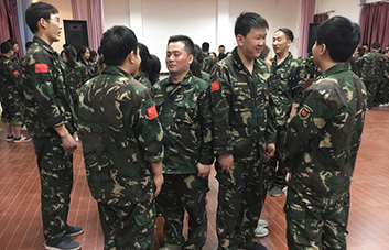 良言一句寒冬暖，贊美一句