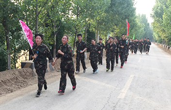 徒步行軍：行動(dòng)的力量，堅(jiān)持的力量，團(tuán)隊(duì)的力量！
